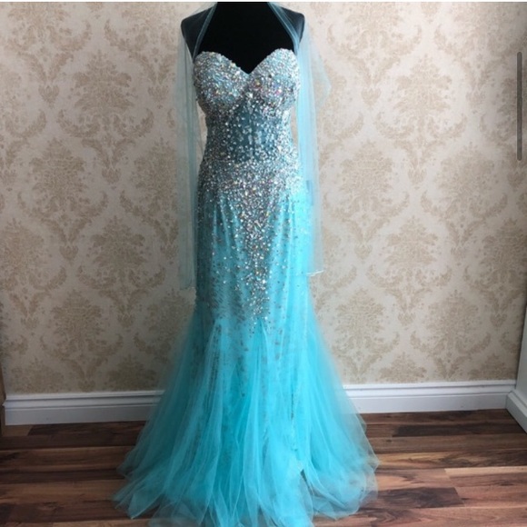 BNWT May Queen mermaid style beaded gown - Picture 3 of 15